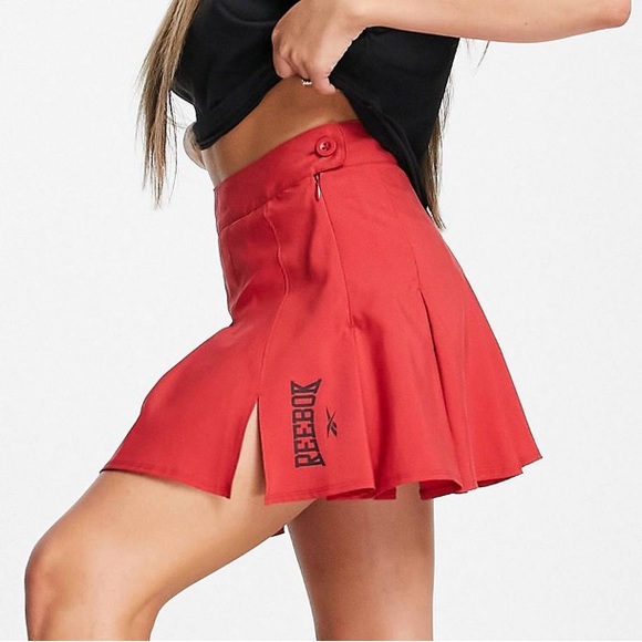 Beautiful Reebok Red pleated tennis skirt with side zipper. - Picture 9 of 12